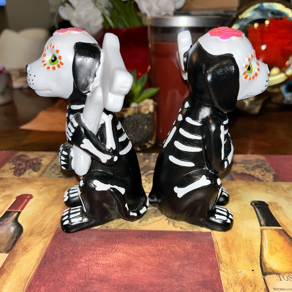 2 cute festive skeleton dogs decor comes in a pair - Picture 3 of 7
